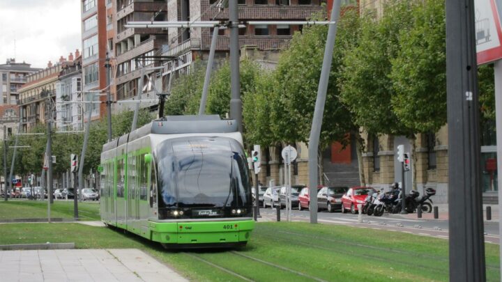 El tranvía de Bilbao reforzará sus servicios el sábado por el partido Euskal Selekzioa-Uruguay