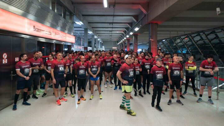 Más de 270 deportistas disputan la segunda edición de Underrun, la prueba nocturna por Metro Bilbao