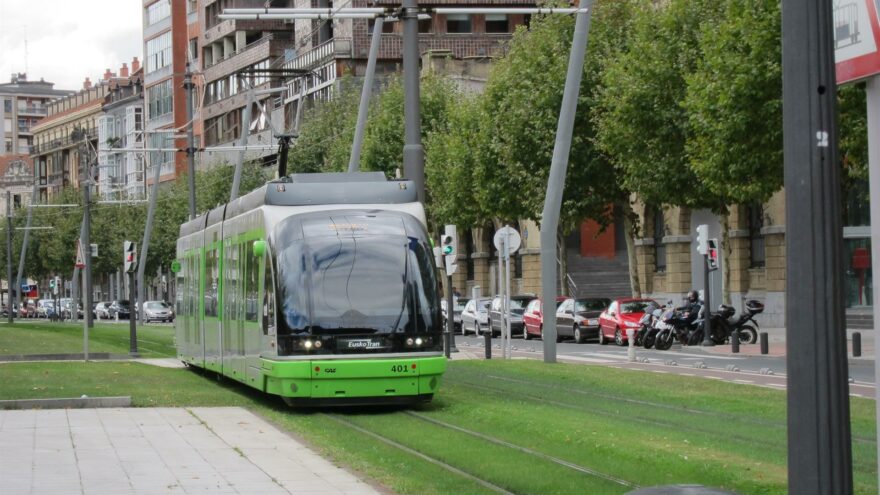 El tranvía de Bilbao reforzará sus servicios el sábado por la final de la Copa