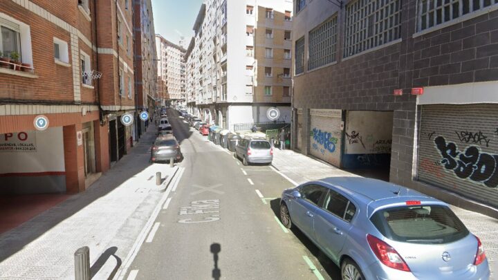 Bilbao ocupa acera y parking en la calle Fika desde el jueves hasta el 10 de mayo para mantener el alumbrado público