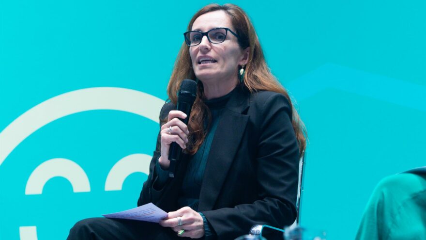 Mónica García anuncia una estrategia «puntera» para fortalecer la producción de medicamentos