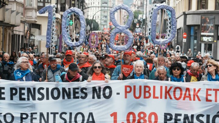 Los pensionistas vascos se manifiestan para reclamar una pensión mínima de 1.080 euros
