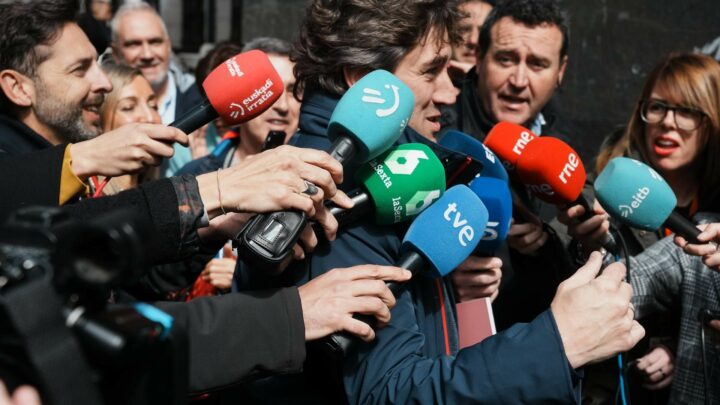 Andueza felicita a Sánchez porque su decisión «refuerza la estabilidad» en Euskadi