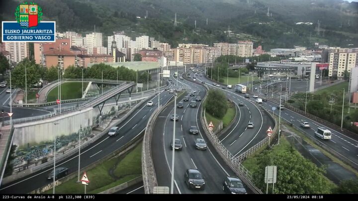 Un accidente está causando retenciones en la A8