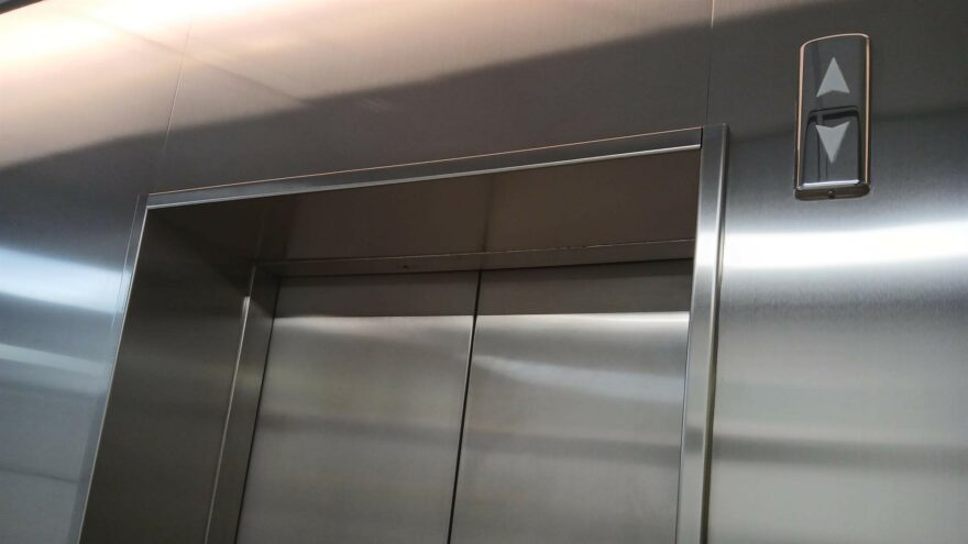 Bomberos de Bizkaia elaboran una guía con medidas de seguridad donde el ascensor reduzca la escalera
