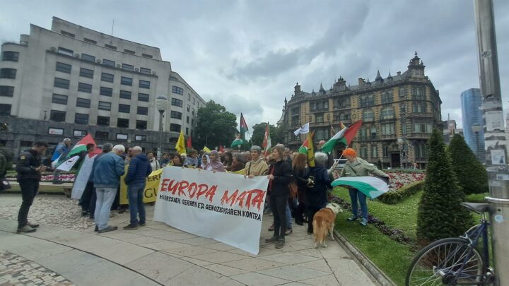 Colectivos sociales acusan en Bilbao a la UE de colaborar en el «avance del régimen de guerra a escala global»