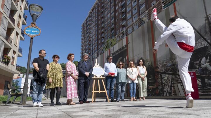 Presentada la calle Pasaje Tere Verdes, que da nombre a la Librería Verdes: «Refugio del euskera en Bilbao»