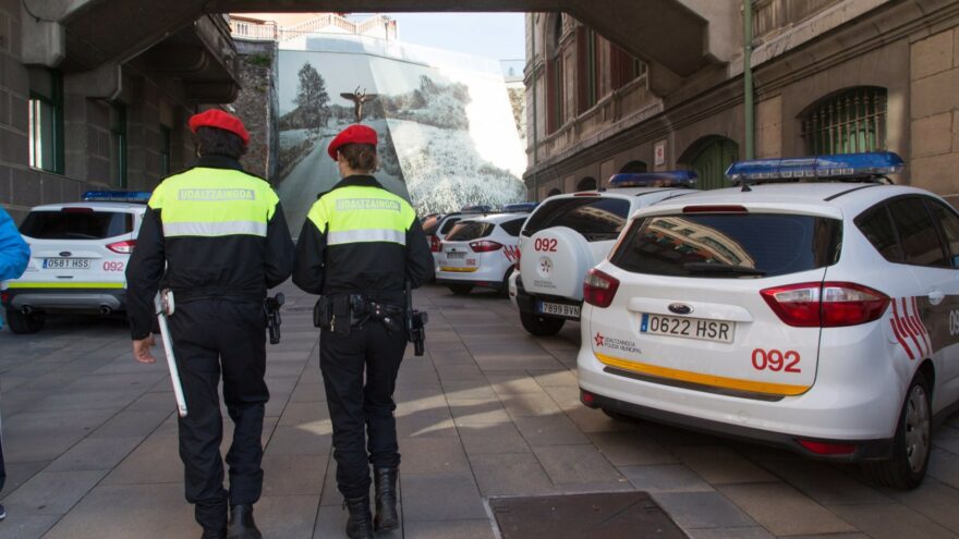 Policía Municipal de Bilbao vigila esta semana las condiciones técnicas de los vehículos