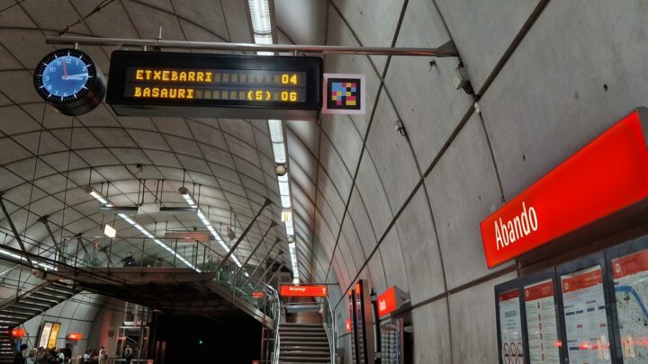 Metro Bilbao ofrece desde mañana servicio toda la noche de los viernes