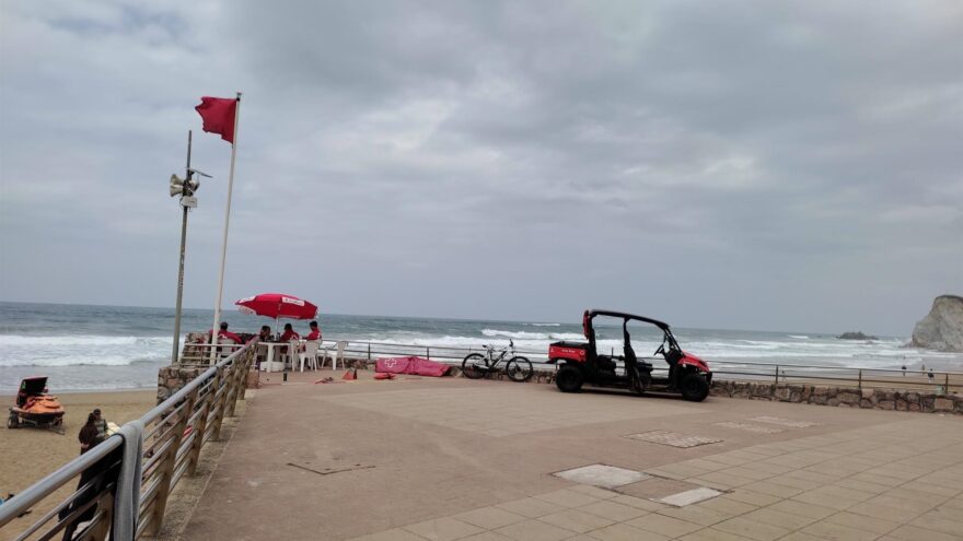 Baño prohibido en las playas de La Arena, Las Arenas y Arrietara