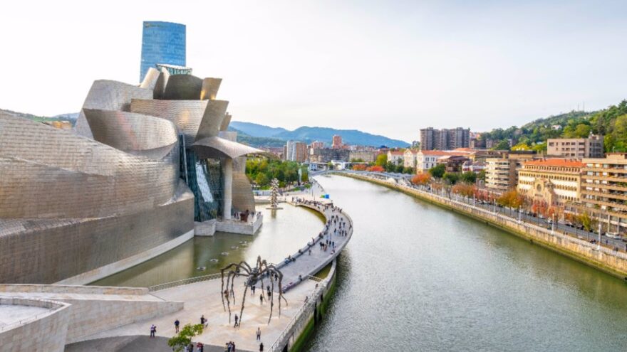 Guggenheim Bilbao ampliará desde hoy su horario