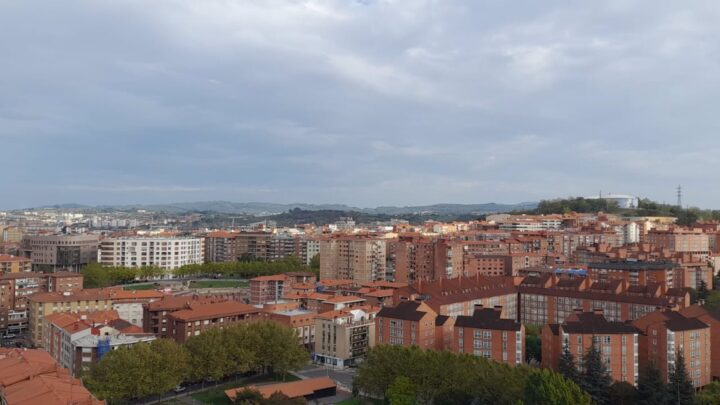 La compraventa de viviendas en Euskadi vuelve a tasas positivas con una subida del 15,04% en abril en tasa interanual