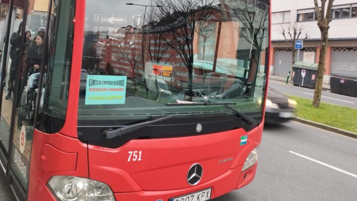 Sólo 24 de los 64 vehículos de Bilbobus de servicios mínimos circulan este miércoles