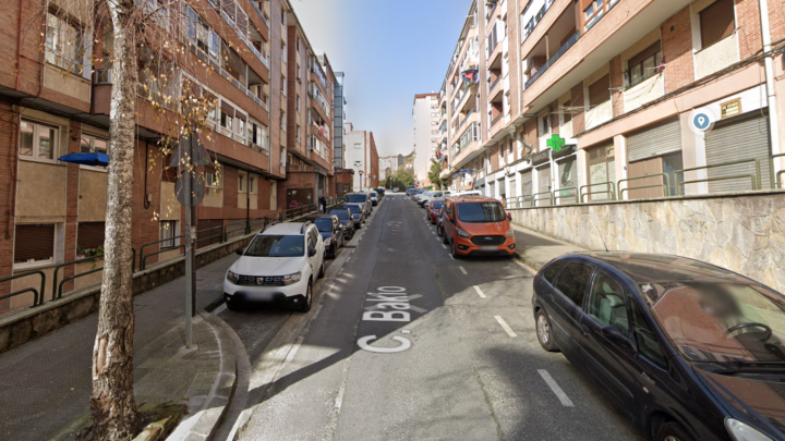 Cortes de tráfico y ocupación de calzada en la calle Bakio, en Bilbao