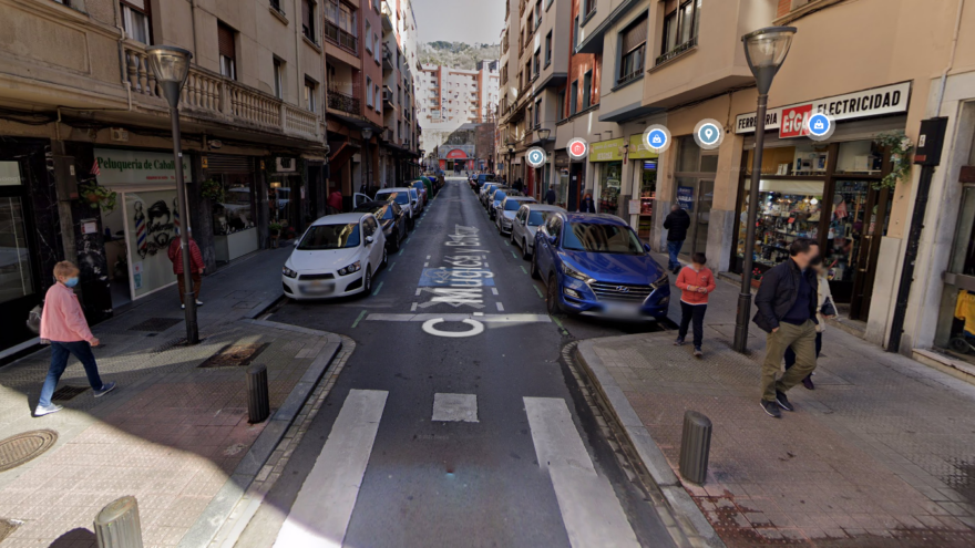 Tráfico cortado en la calle Múgica y Butrón