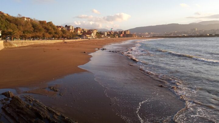 Cerca de un millón de bañistas han acudido a las playas de Bizkaia en la primera mitad del verano