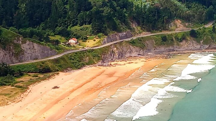 Estas son las playas donde hay que bañarse con precaución este martes en Bizkaia