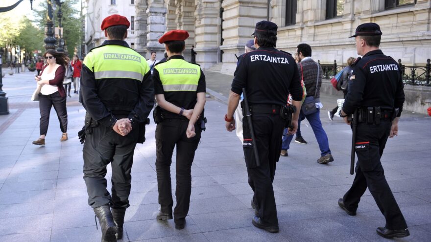 Ertzaintza y Policía Municipal dan las claves para que no nos roben en fiestas