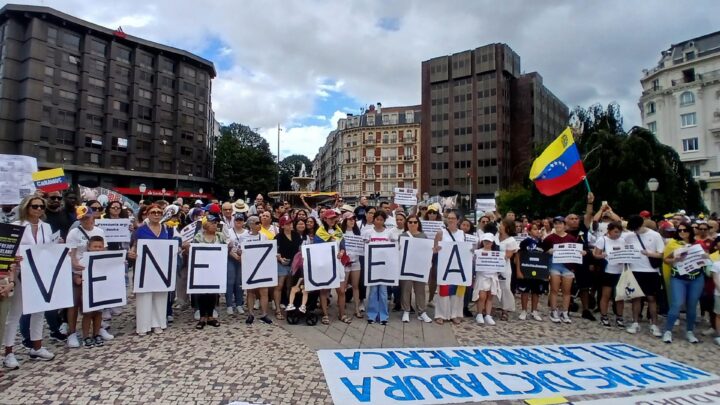 Los venezolanos en Bilbao piden a Maduro que acepte la derrota electoral