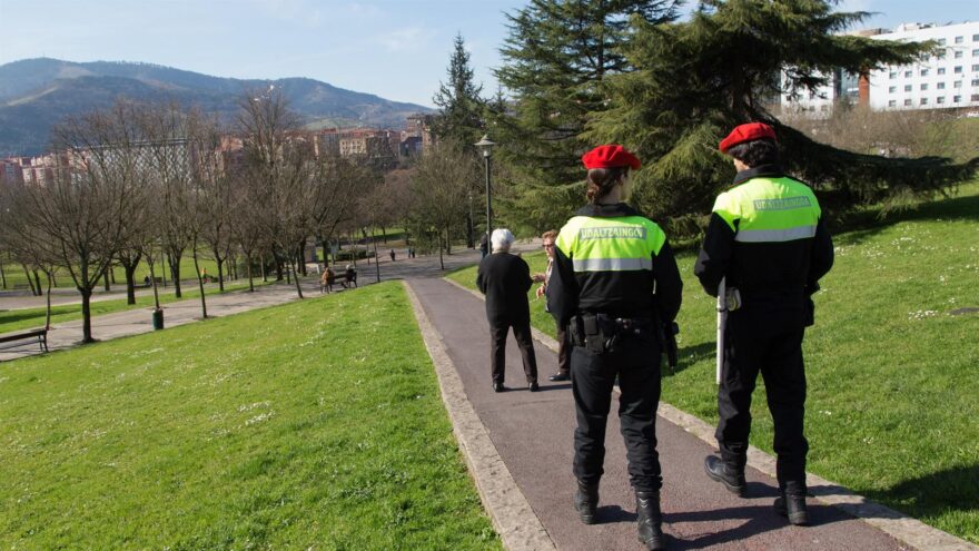 La policía local asegura que no hay «afán de persecución» contra los manteros