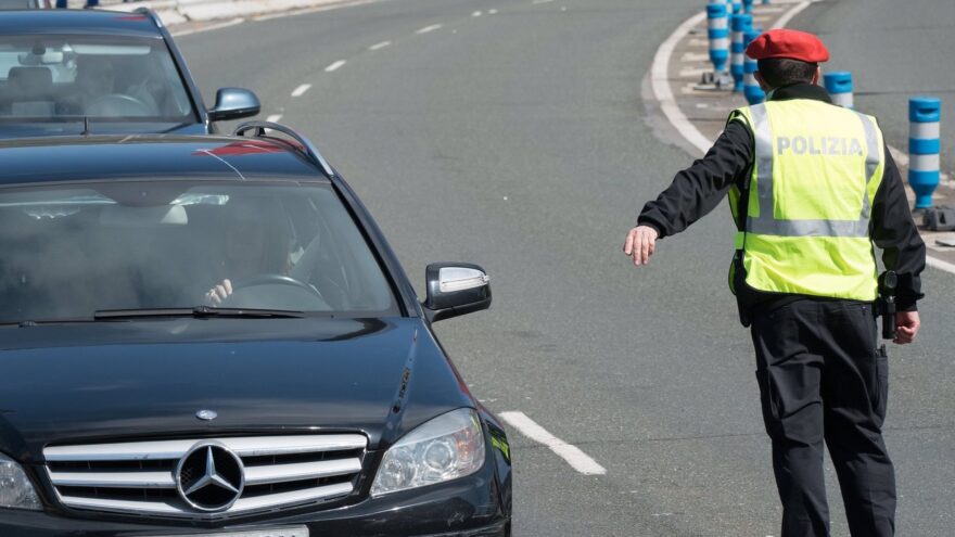 Policía Local de Bilbao vigilará la próxima semana el uso de móvil y navegadores durante la conducción