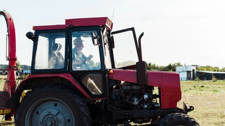 Fallece un hombre al accidentarse con el tractor con el que trabajaba en Amorebieta