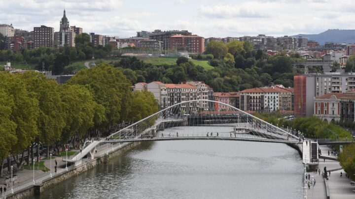 El Ayuntamiento de Bilbao pide precaución en el entorno de la ría ante la alerta por mareas vivas los próximos tres días