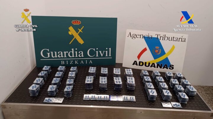 Intervienen más de 600 pastillas contra la disfunción eréctil en el aeropuerto de Bilbao