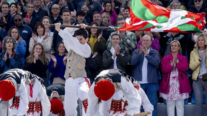 Miles de afiliados y simpatizantes participan en Foronda en el ‘Alderdi Eguna’ del PNV