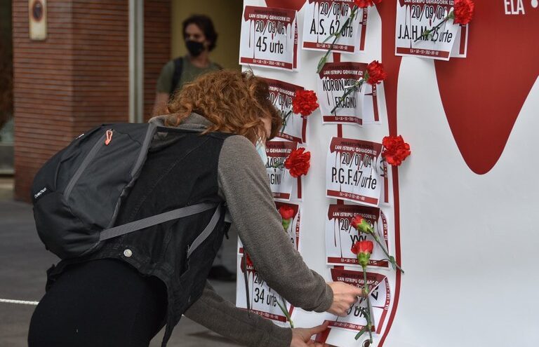 Fallece un trabajador que cayó la semana pasada desde una altura de tres metros en Amorebieta