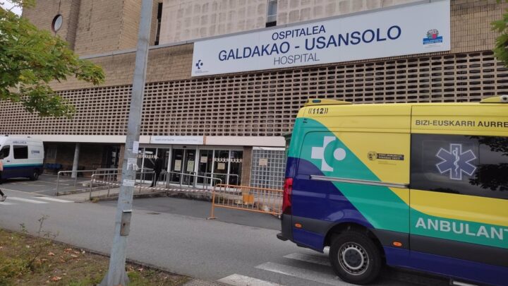 Salud acuerda con la empresa de ambulancias La Pau una salida ordenada