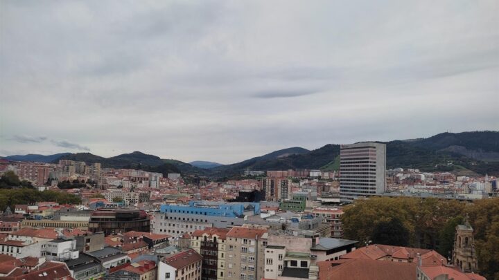 El tiempo este martes en Bizkaia: jornada gris y fresca con lluvia