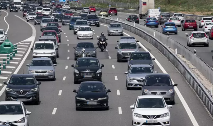 Retenciones de varios kilómetros en la carretera de la Avanzada por dos accidentes de tráfico en Erandio y Leioa