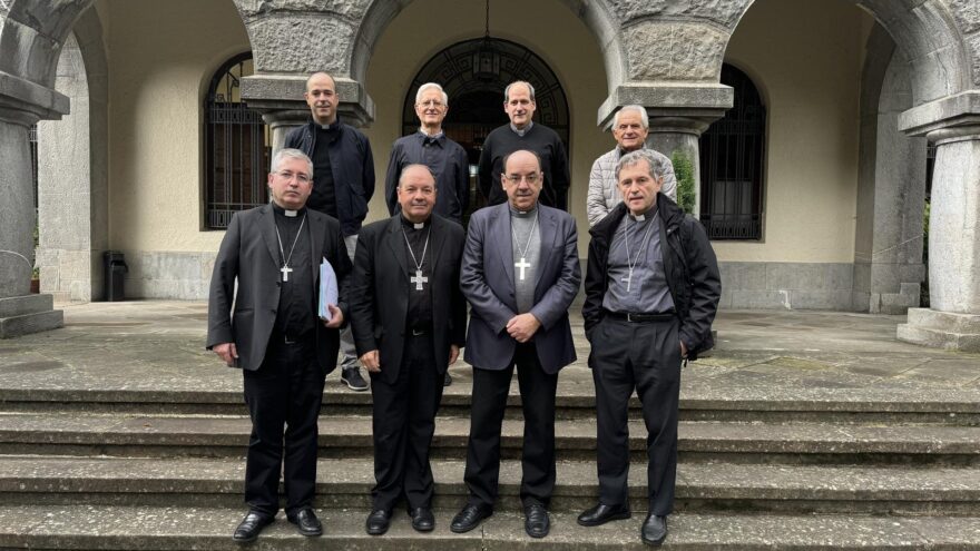 Obispos de Euskal Herria abordan los nuevos rituales en euskera para celebraciones eucarísticas