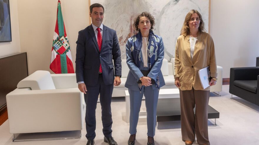 El lehendakari se reúne en Vitoria con la comisionada adjunta de la UNRWA