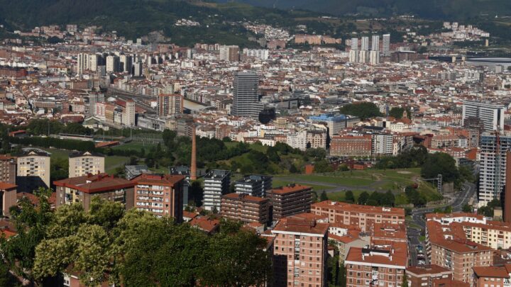 Yolanda Díez: «Hay que construir vivienda y sacar al mercado la que está deshabitada»