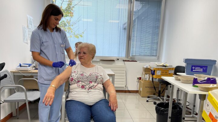 Osakidetza abre este lunes la campaña de vacunación de gripe y covid a la población general