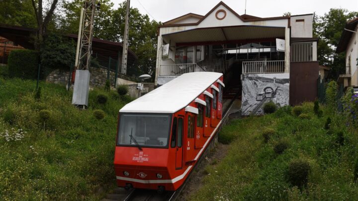 El Ayuntamiento de Bilbao ha comunicado que el funicular de Artxanda continuará sin servicio hasta nuevo aviso