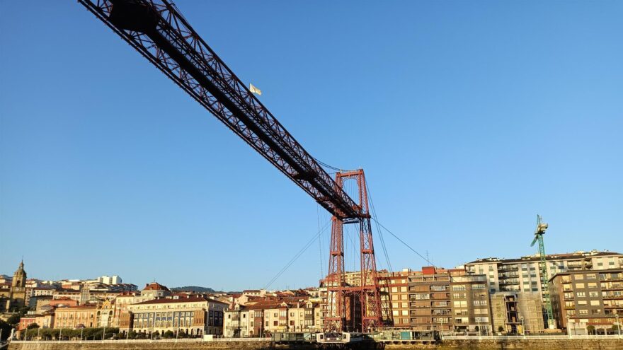 El Puente Bizkaia retoma su servicio con normalidad