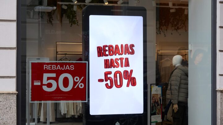 Comercios tradicionales de Bilbao desafían a las rebajas para mantener la confianza del cliente