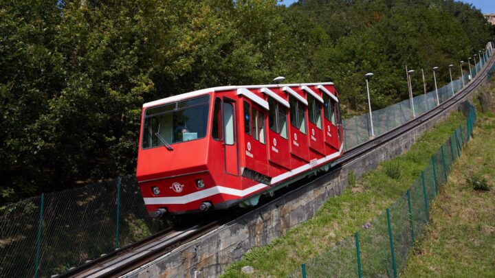 El Funicular, parado por obras y con alternativas escasas