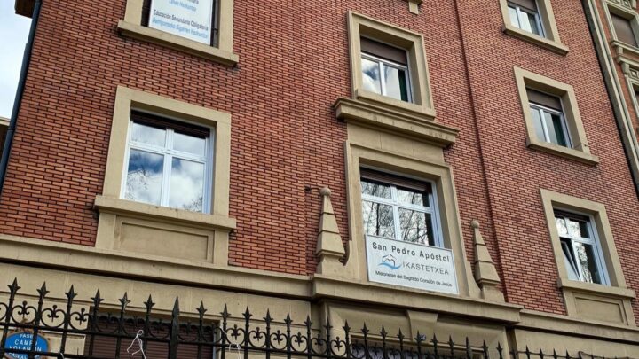 «Seguimos atrapados»: el cierre del colegio Scientia Bilbao deja en el limbo al profesorado