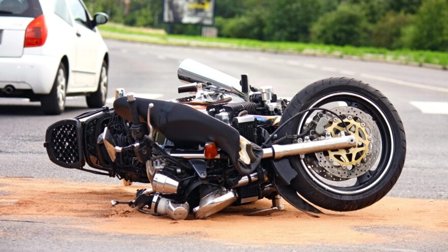 Un motorista pierde una pierna tras un accidente en Txurdinaga