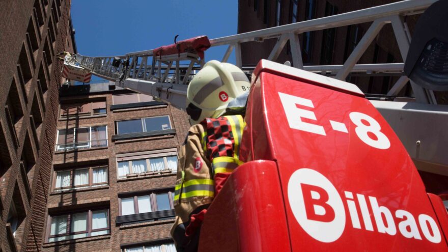 El ayuntamiento de Bilbao pide retirar objetos de las ventanas y no acudir al monte el domingo