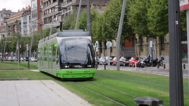 Euskotren interrumpirá parcialmente el servicio del tranvía de Bilbao este domingo por la ‘Bilboko Herri Krosa’
