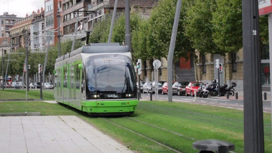 Euskotren interrumpirá parcialmente el servicio del tranvía de Bilbao este domingo por la ‘Bilboko Herri Krosa’
