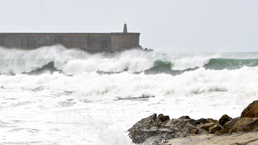 Ivo llega con fuerza: alerta naranja por olas de cinco metros