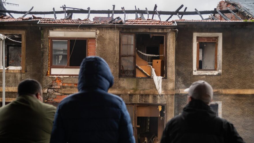 Vecinos de Basauri afectados por el incendio denuncian que «no se puede vivir de hotel en hotel»