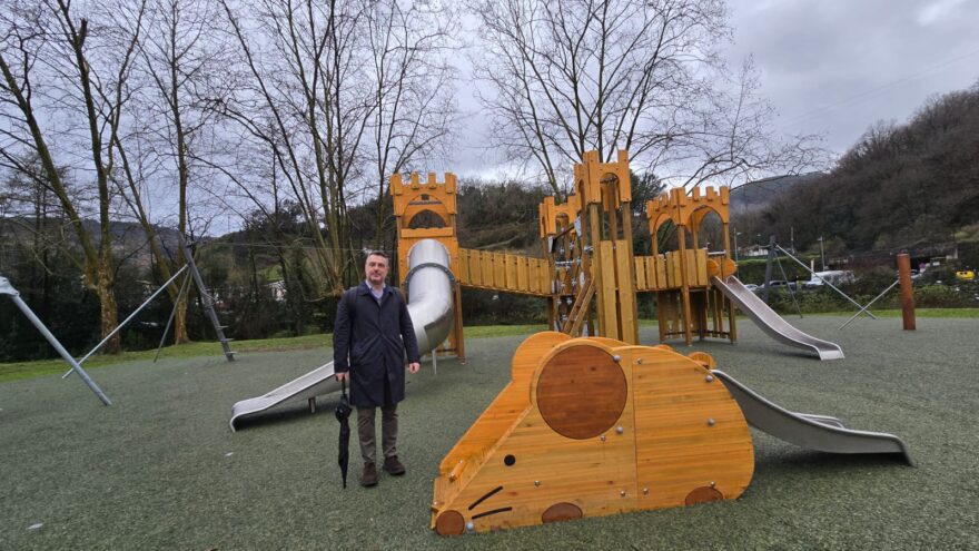 Barakaldo abre el nuevo parque infantil de Gorostiza con una tirolina de 25 metros