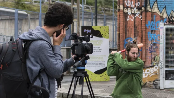 ‘Producto Local’, la serie de la margen izquierda: marginalidad y supervivencia